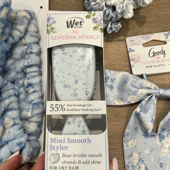 NWT LoveShackFancy Hair Accessories Set

4piece set - Picture 4 of 5